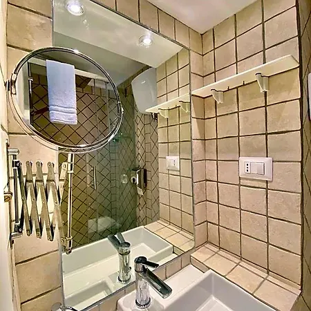 فندق مبيت وإفطار Roome 4*