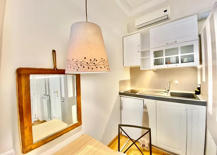 Roome Bed and Breakfast 4*